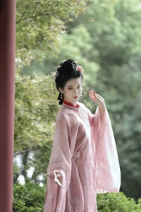 YiTuYu Art Language Vol. 6713: Elegant Artistic Portraits Featuring Model Ruan Yu - image 13