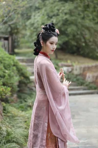 YiTuYu Art Language Vol. 6713: Elegant Artistic Portraits Featuring Model Ruan Yu - image 9