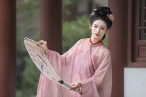 YiTuYu Art Language Vol. 6713: Elegant Artistic Portraits Featuring Model Ruan Yu - image 16