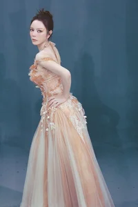 Ly Nha Ky: The Epitome of Glamour and Seductive Fashion - image 13