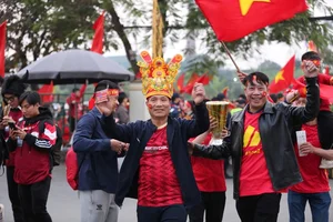 Vietnam Women’s Football Star Shows Support for Xuan Son and National Team Ahead of Singapore Clash - image 0