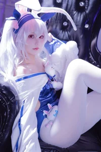 Dreamy Aesthetics: Coser lunananya as Laffey II from Azur Lane - image 9
