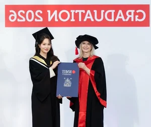 Trịnh Kim Chi's Daughter Graduates Aviation Program with Honors - image 2