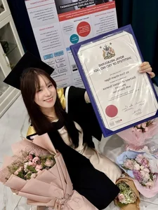 Trịnh Kim Chi's Daughter Graduates Aviation Program with Honors - image 4