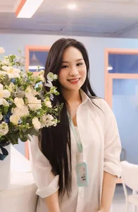 Trịnh Kim Chi's Daughter Graduates Aviation Program with Honors - image 5