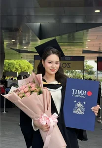 Trịnh Kim Chi's Daughter Graduates Aviation Program with Honors - image 1