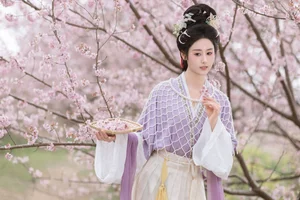 YiTuYu Art Language Vol.6800: The Artistic Expression of Ren Jian Yue-su Chen - image 1