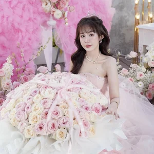 Captivating Billiards Star Lê Tuyết Anh Shines with Sweet and Stylish Charm - image 0