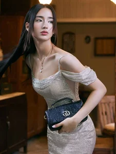 Gen Z Chinese Influencer Captivates Fans with Surreal AI-Like Visuals and Aesthetic Fashion - image 0