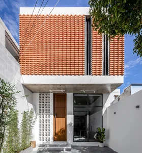Incredible Transformation: From Industrial Warehouse to Poetic Townhouse - image 6