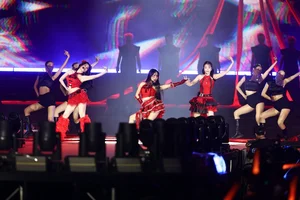 Spectacular Highlights and Unforgettable Performances from the Sisters Who Make Waves Concert - image 0