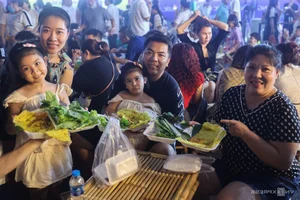 Exploring the Vibrant Riverside Street Food Culture of Saigon - image 0