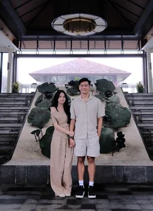 Thanh Chung and His Stylish Wife Share Sweet Moments: A Glimpse into Their Romantic Life - image 3