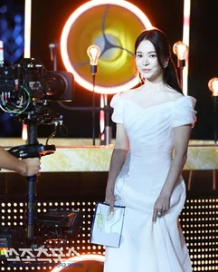 Song Hye Kyo at Blue Dragon Series Awards 2024: Embracing Natural Beauty and Elegance - image 12