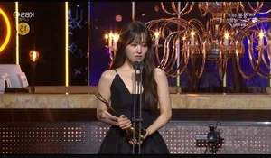 Song Hye Kyo at Blue Dragon Series Awards 2024: Embracing Natural Beauty and Elegance - image 9