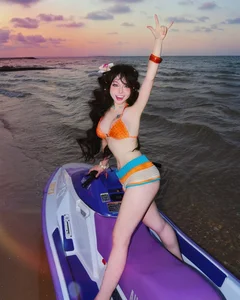 Influencer Bao Khuyen Susan Embraces Summer Vibes with Bold Jet Ski Photoshoot - image 3