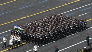 Vietnam's Distinguished Presence: Impressive Scenes from the International Military Parade at Red Square - image 16