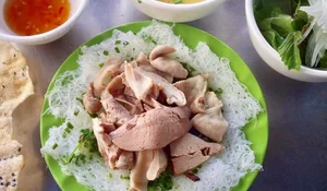 Phu Yen Budget Food Tour: Feasting for Under 100,000 VND - image 7