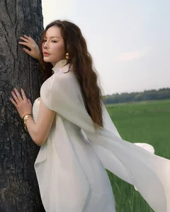 Summer Glamour: Thien An Stuns in Captivating Beachside Photoshoot - image 0
