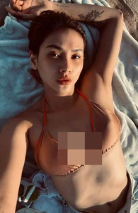 Supermodel Võ Hoàng Yến Radiates Confidence in Stunning Bikini Photoshoot During Western Travels - image 4