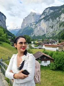 Việt Trinh Shares Nostalgic Photos and Opens Up About Her Journey Overcoming Depression - image 1