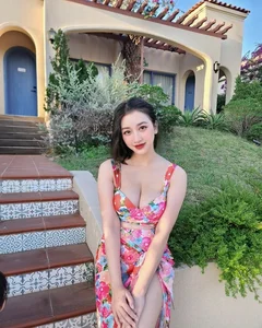Vietnamese Influencer Gains International Fame: A Look at Her Radiant Beauty - image 3