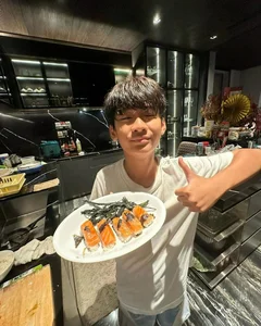 Le Quyen’s Son Prepares Gourmet Meal, Showcasing Down-to-Earth Upbringing - image 3