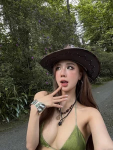 Vibrant Cheerleader Aesthetic: Hot Girl Showcases Stunning Physique Amidst Nature - image 8