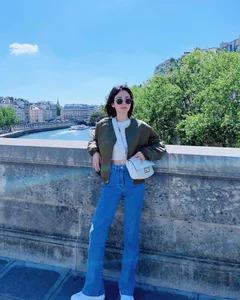 Song Hye Kyo's Travel Style: Mastering the Art of Minimalist Luxury Outfits - image 2