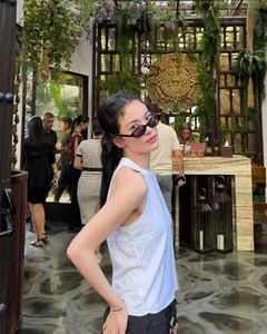 Song Hye Kyo's Travel Style: Mastering the Art of Minimalist Luxury Outfits - image 0