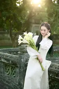 Graceful East Asian Beauty: Woman in Traditional Attire, Elegant with a Paper Fan. - image 1