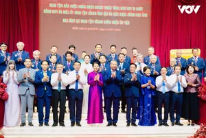 General Secretary and President To Lam Meets Vietnamese Community During Thailand Visit - image 6