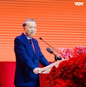 General Secretary and President To Lam Meets Vietnamese Community During Thailand Visit - image 0