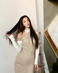 Top 9 Female K-Pop Idols with the Most Stunning Body Proportions - image 6