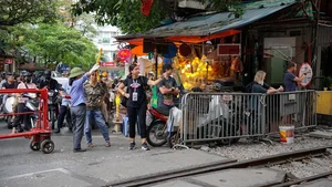 The Allure and Danger of Hanoi Train Street: Why Tourists Still Flock to the Tracks - image 0