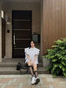 The Radiant Beauty of Ngo Hoang Duong: A Fashion Icon - image 1