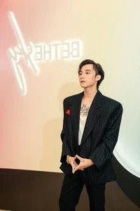 Son Tung M-TP Dedicates New Song to Fans and Le Quyen Reveals Her Luxurious Da Lat Villa - image 0