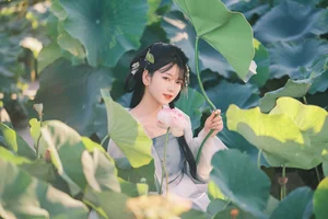 Jing Jing Shines in YiTuYu Art Language Vol.7464: A Visual Journey - image 3