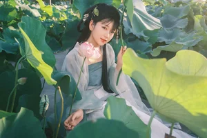 Jing Jing Shines in YiTuYu Art Language Vol.7464: A Visual Journey - image 1