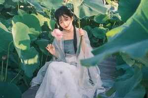 Jing Jing Shines in YiTuYu Art Language Vol.7464: A Visual Journey - image 8