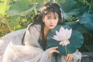 Jing Jing Shines in YiTuYu Art Language Vol.7464: A Visual Journey - image 9