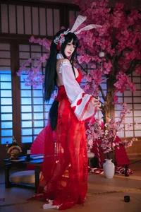 Elegant Chikuma Bunny Girl Cosplay: A Masterpiece by Ri Nai Jiao from Azur Lane - image 4