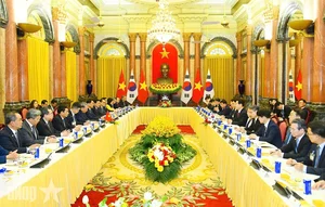 General Secretary and President To Lam Holds Talks with South Korean President - image 0