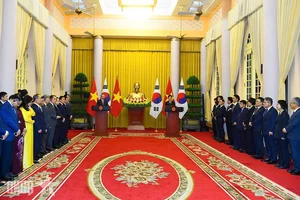 General Secretary and President To Lam Holds Talks with South Korean President - image 1