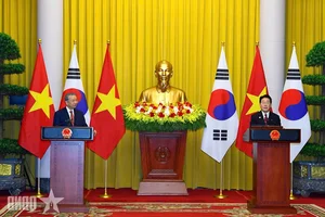 General Secretary and President To Lam Holds Talks with South Korean President - image 3