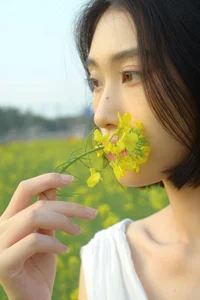 YiTuYu Art Language Vol.10186 Featuring Xin Jie: A Stunning 33-Page Visual Gallery - image 1