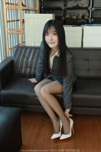 Sophisticated Grace: Wanping Features in the IESS Gentle S Photo Gallery - image 37
