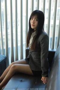Sophisticated Grace: Wanping Features in the IESS Gentle S Photo Gallery - image 2