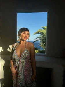Stunning Pitchside Beauty Captivates Fans with Sun-Kissed Outdoor Photoshoot - image 0