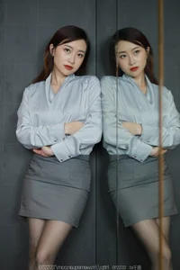 IESS Grey Skirt Shiny Silk Series Page 2: Sophisticated Office Style Aesthetics - image 13